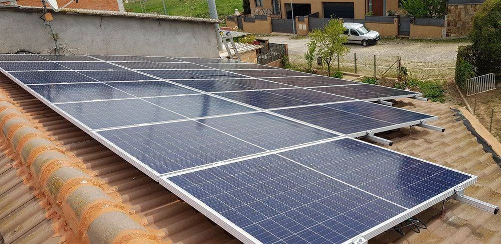 Instalación real de paneles fotovoltaicos realizada por Visoenergia